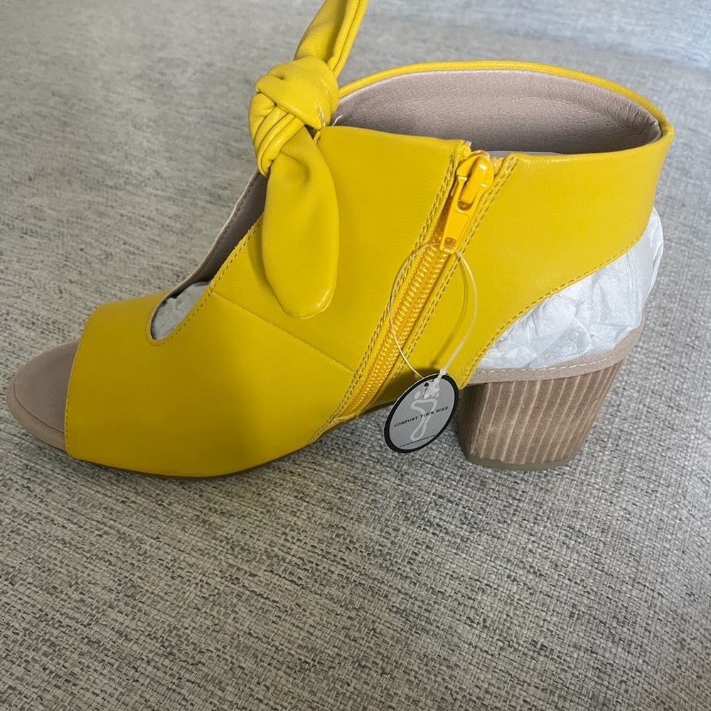 BRAND NEW GOOD CHOICE HEELS